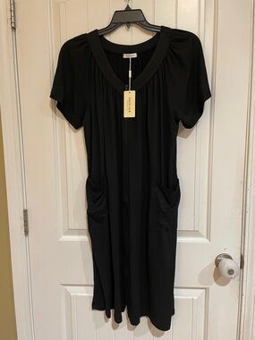Ekouaer large black zip up the front black robe